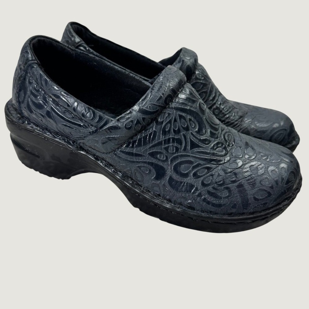 b.o.c. Born Paisley Embossed Leather Clogs Women 8W Navy Blue Comfort Work Shoes